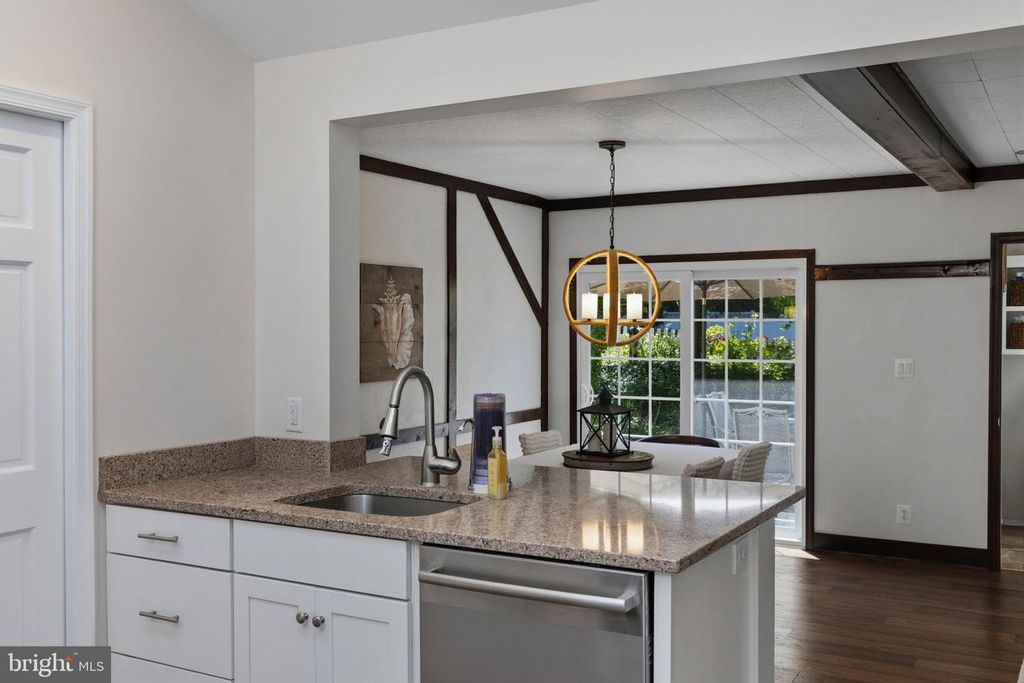 Image 10 of property listing at 1915 DULANEY PL, Annapolis, MD 21409