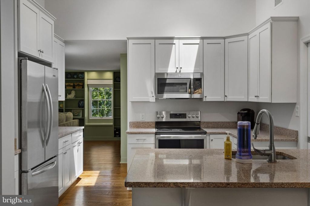 Image 11 of property listing at 1915 DULANEY PL, Annapolis, MD 21409