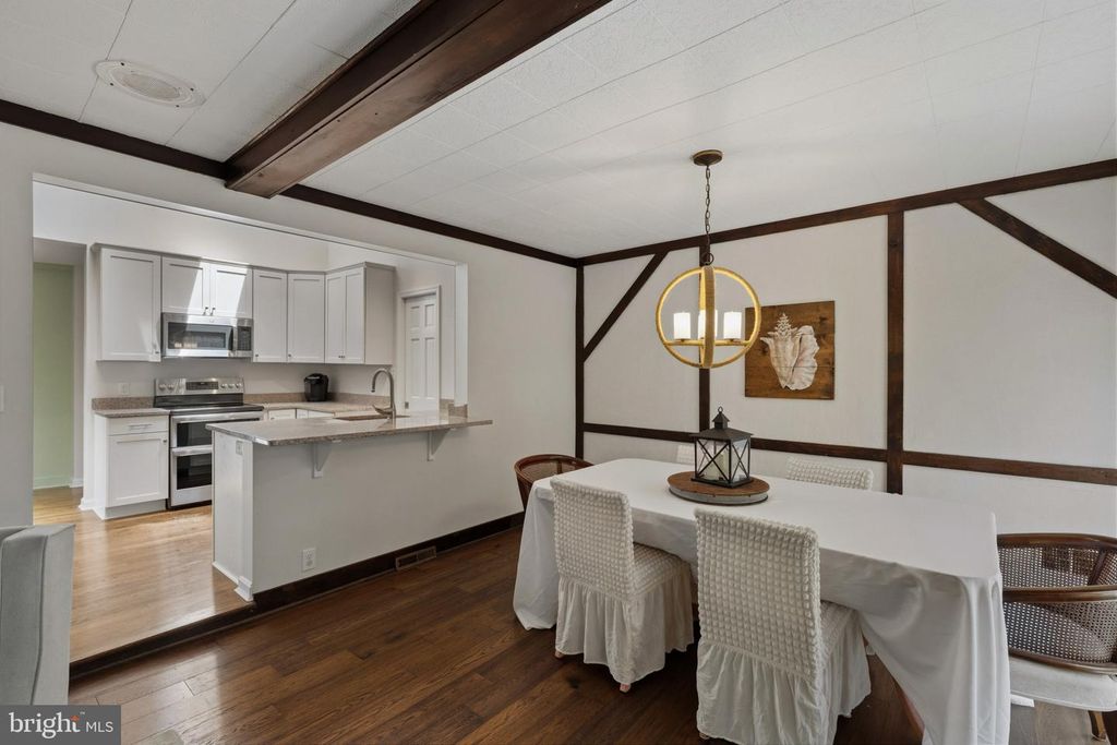 Image 15 of property listing at 1915 DULANEY PL, Annapolis, MD 21409