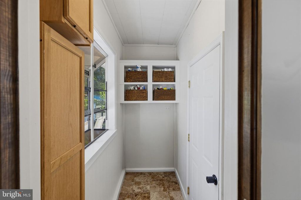Image 16 of property listing at 1915 DULANEY PL, Annapolis, MD 21409