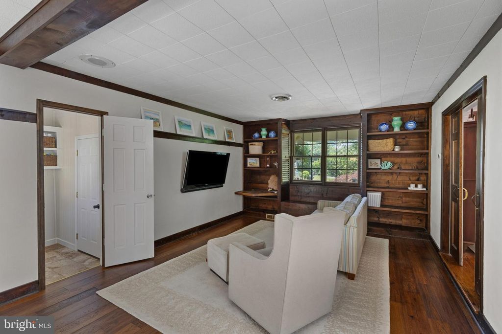 Image 17 of property listing at 1915 DULANEY PL, Annapolis, MD 21409