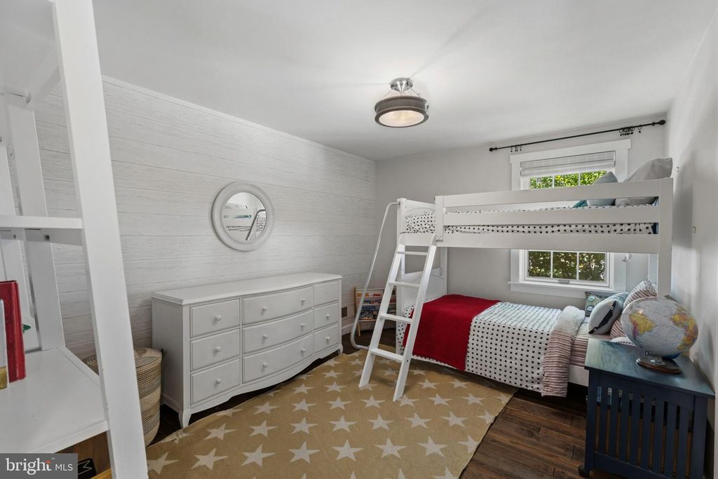Image 18 of property listing at 1915 DULANEY PL, Annapolis, MD 21409