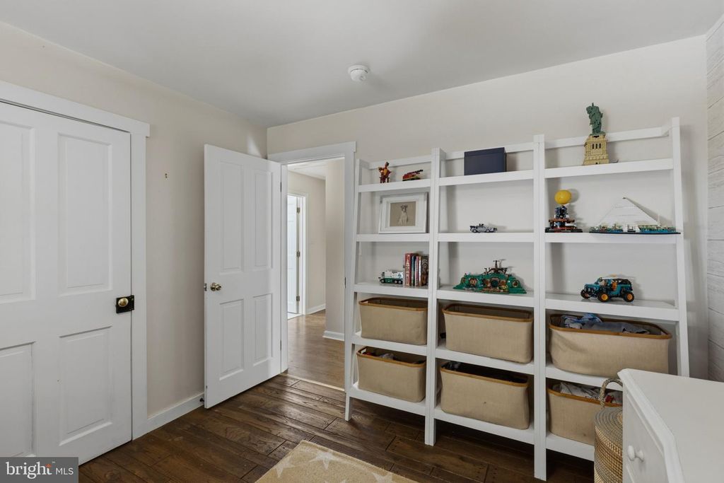 Image 19 of property listing at 1915 DULANEY PL, Annapolis, MD 21409