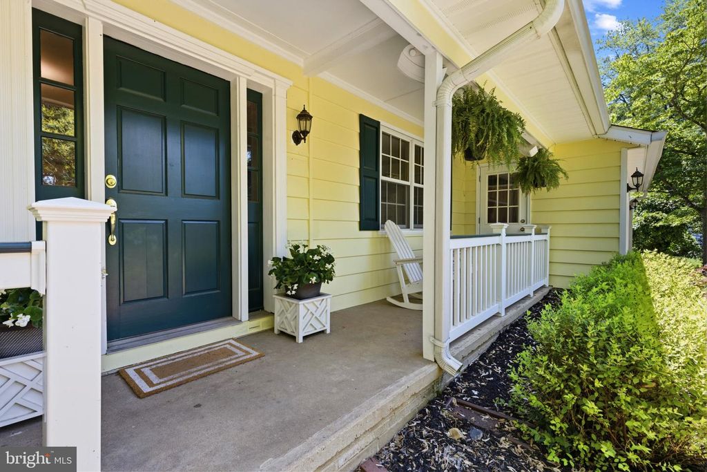 Image 2 of property listing at 1915 DULANEY PL, Annapolis, MD 21409