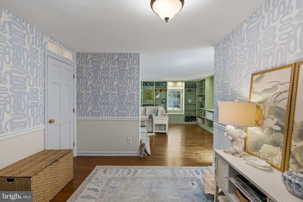 Image 3 of property listing at 1915 DULANEY PL, Annapolis, MD 21409