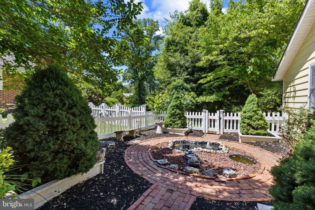 Image 30 of property listing at 1915 DULANEY PL, Annapolis, MD 21409