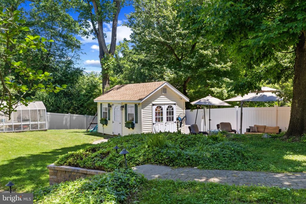 Image 33 of property listing at 1915 DULANEY PL, Annapolis, MD 21409