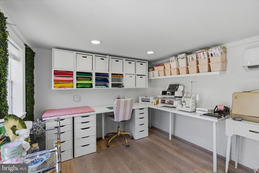 Image 36 of property listing at 1915 DULANEY PL, Annapolis, MD 21409