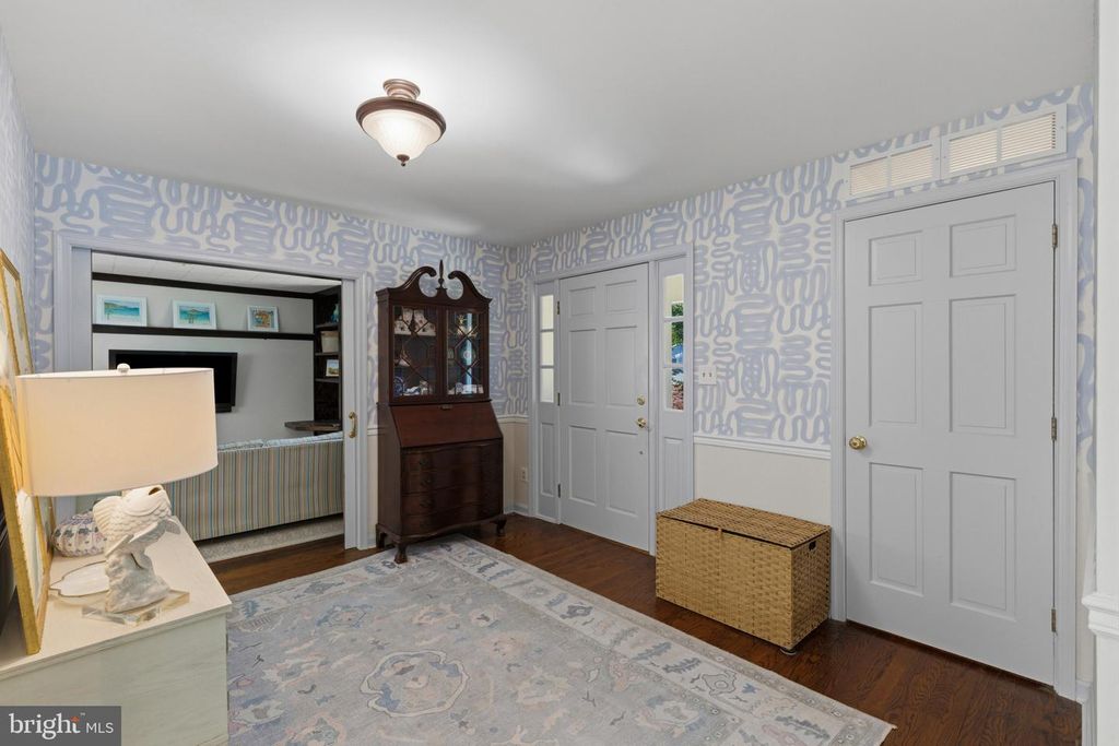 Image 4 of property listing at 1915 DULANEY PL, Annapolis, MD 21409