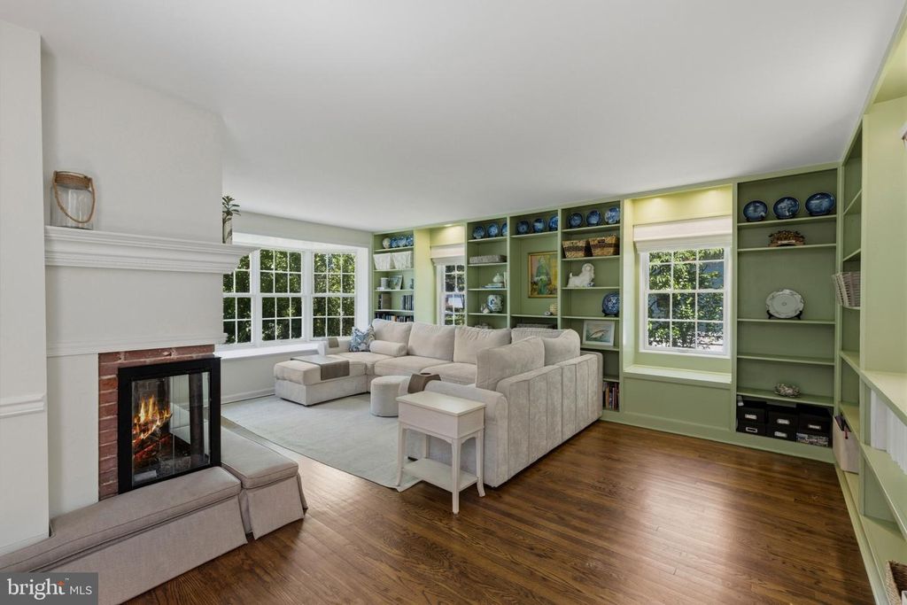 Image 6 of property listing at 1915 DULANEY PL, Annapolis, MD 21409