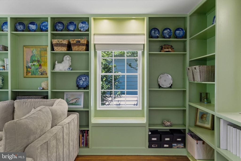 Image 7 of property listing at 1915 DULANEY PL, Annapolis, MD 21409