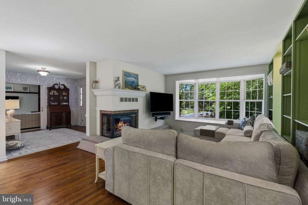 Image 8 of property listing at 1915 DULANEY PL, Annapolis, MD 21409