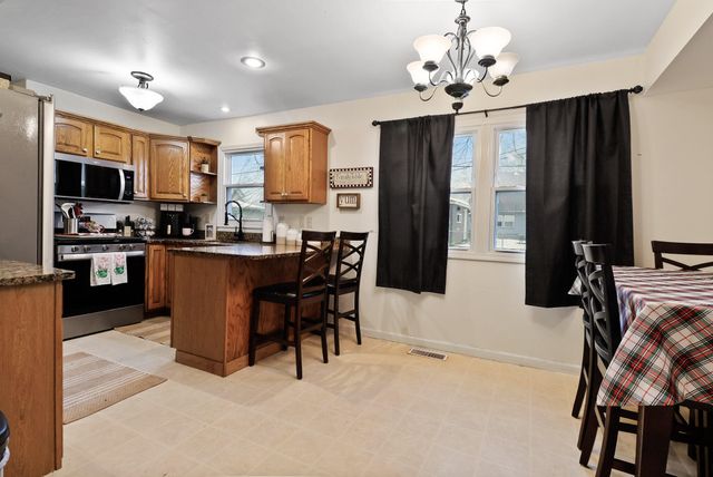 392 Stonehill Drive, Valparaiso, IN 46385