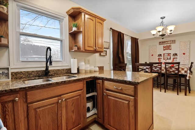 392 Stonehill Drive, Valparaiso, IN 46385