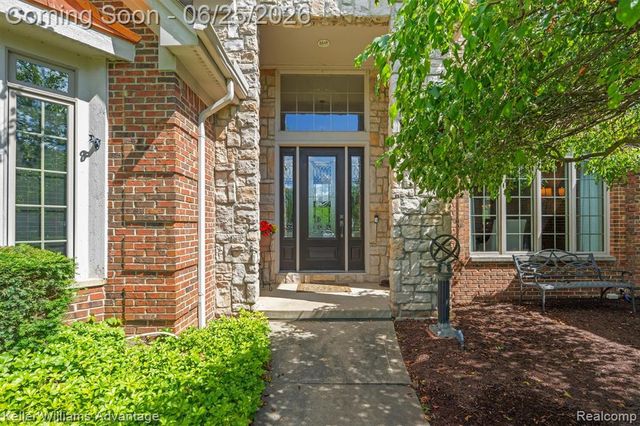 22878 Tree Top Court, South Lyon, MI 48178
