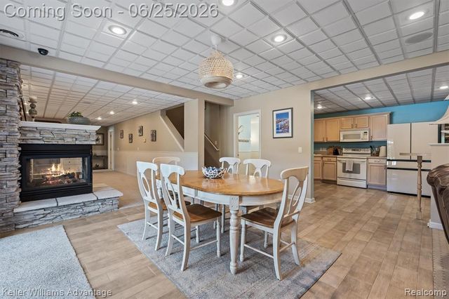 22878 Tree Top Court, South Lyon, MI 48178
