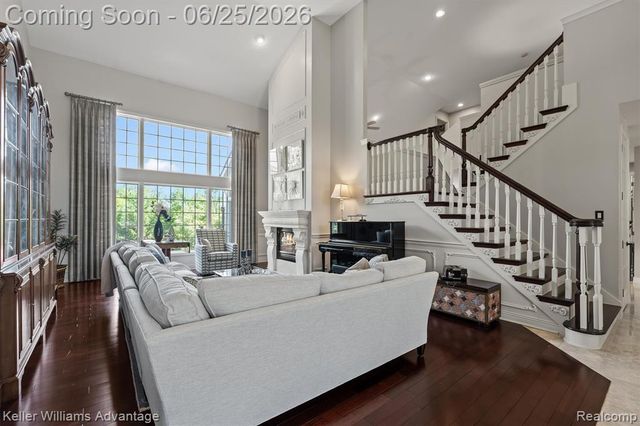 22878 Tree Top Court, South Lyon, MI 48178