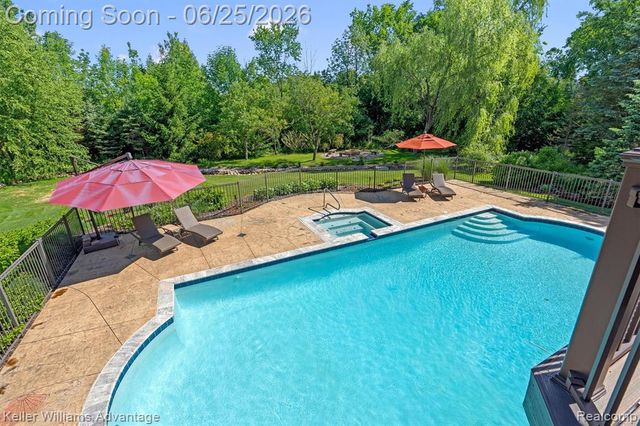 22878 Tree Top Court, South Lyon, MI 48178
