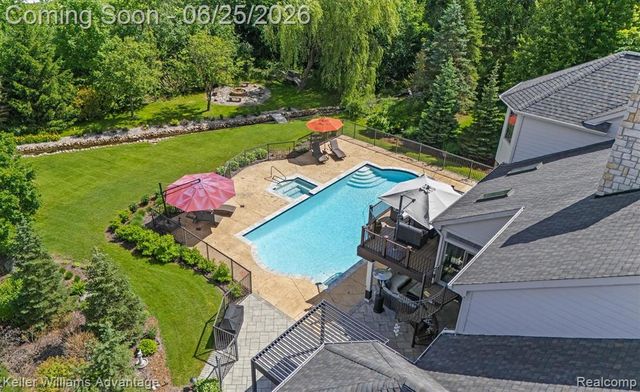 22878 Tree Top Court, South Lyon, MI 48178