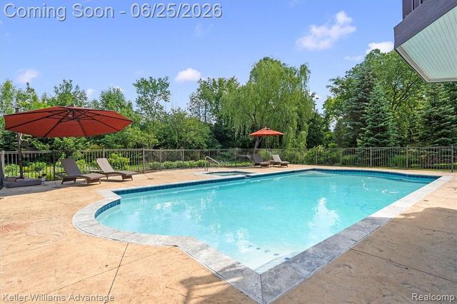22878 Tree Top Court, South Lyon, MI 48178