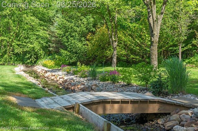 22878 Tree Top Court, South Lyon, MI 48178