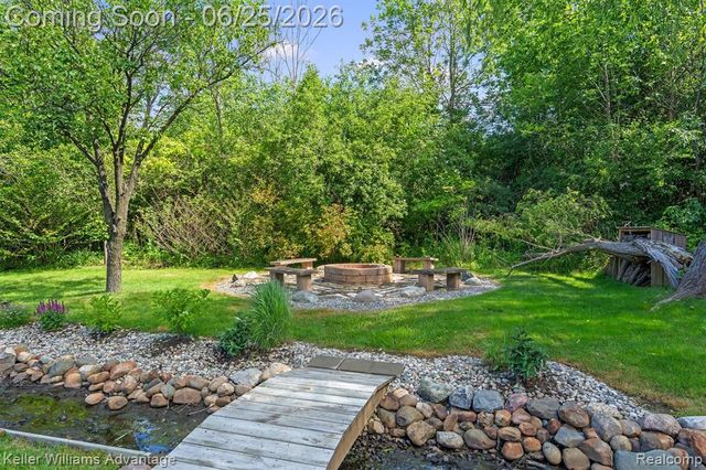 22878 Tree Top Court, South Lyon, MI 48178