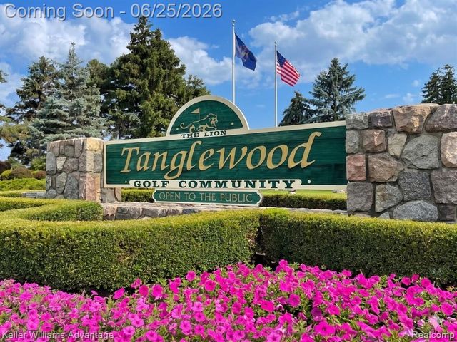 22878 Tree Top Court, South Lyon, MI 48178