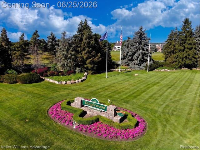 22878 Tree Top Court, South Lyon, MI 48178
