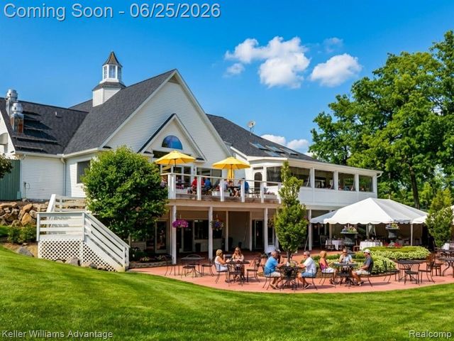 22878 Tree Top Court, South Lyon, MI 48178