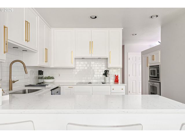 1826 Nw MILLER Rd, Portland, OR 97229