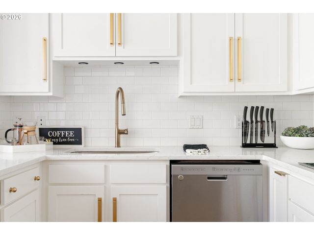 1826 Nw MILLER Rd, Portland, OR 97229