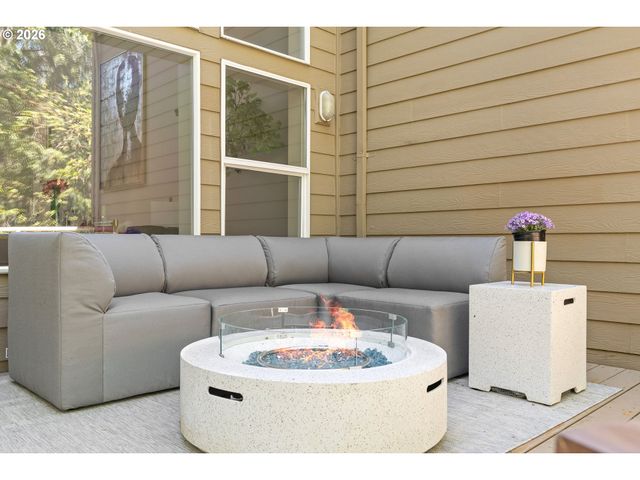 1826 Nw MILLER Rd, Portland, OR 97229