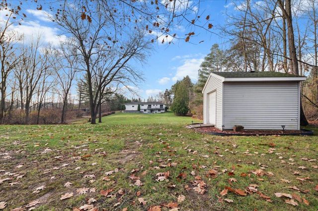 6786 River Road, Flushing, MI 48433