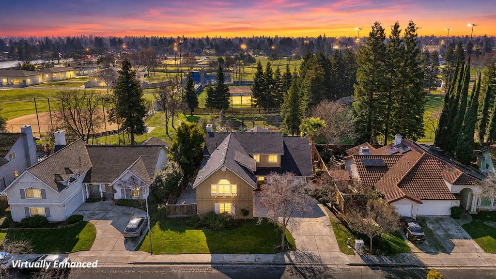 Image 1 of property listing at 2034 Wrenwood Avenue, Clovis, CA 93611