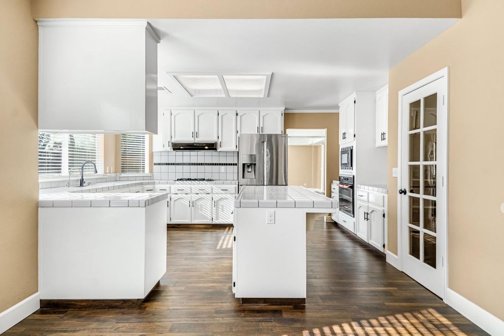 Image 16 of property listing at 2034 Wrenwood Avenue, Clovis, CA 93611
