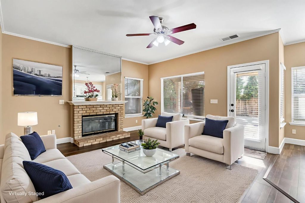 Image 17 of property listing at 2034 Wrenwood Avenue, Clovis, CA 93611