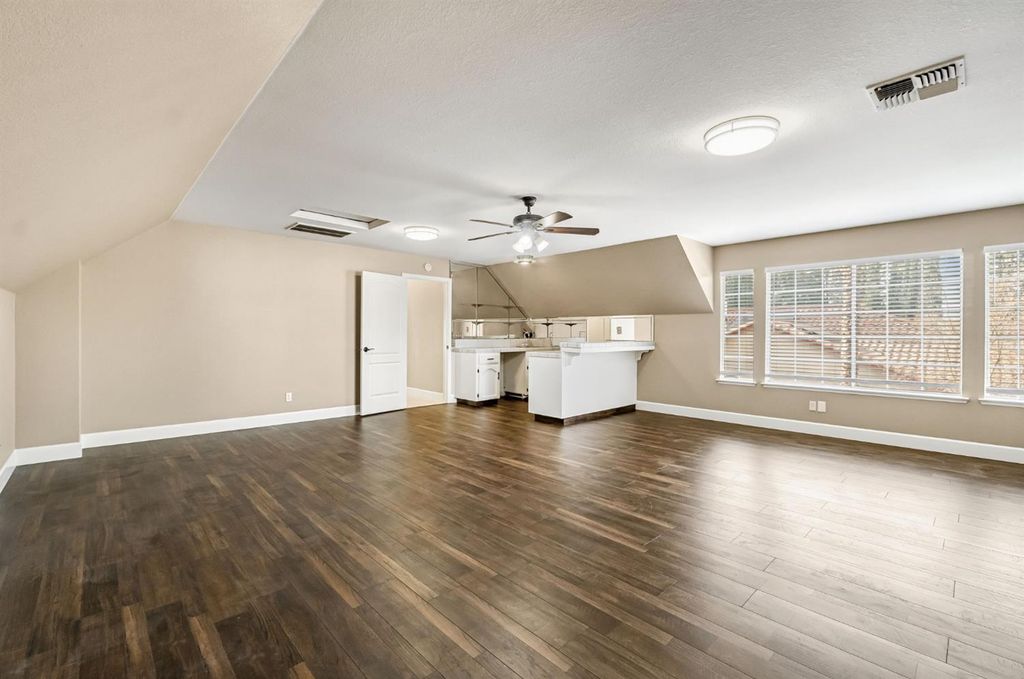 Image 30 of property listing at 2034 Wrenwood Avenue, Clovis, CA 93611