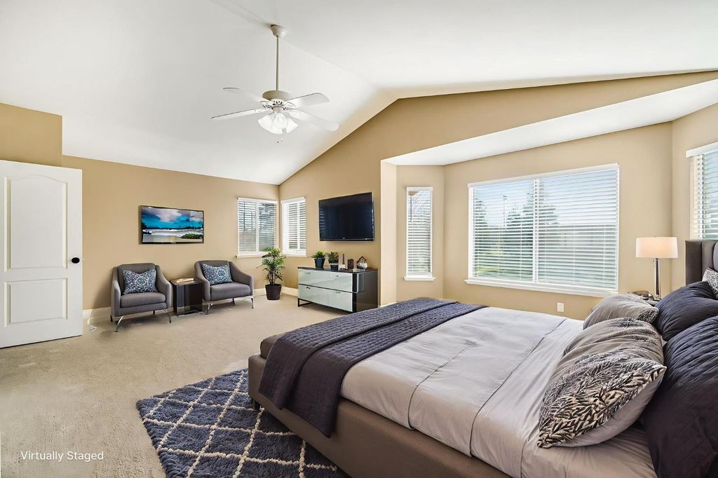 Image 42 of property listing at 2034 Wrenwood Avenue, Clovis, CA 93611