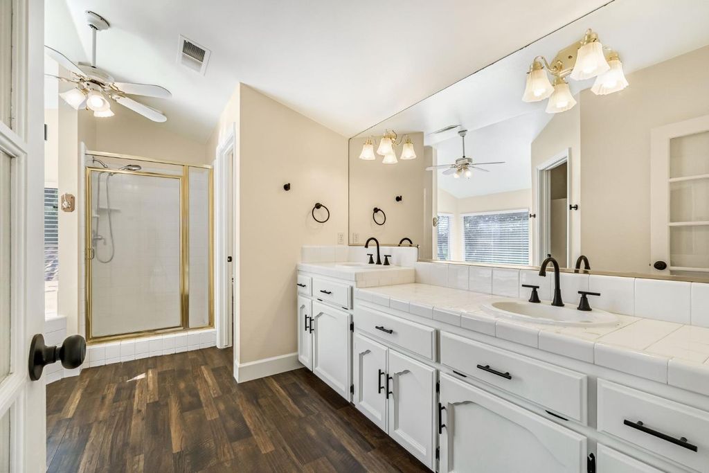 Image 45 of property listing at 2034 Wrenwood Avenue, Clovis, CA 93611