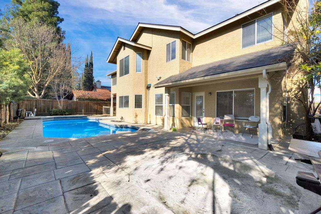 Image 48 of property listing at 2034 Wrenwood Avenue, Clovis, CA 93611