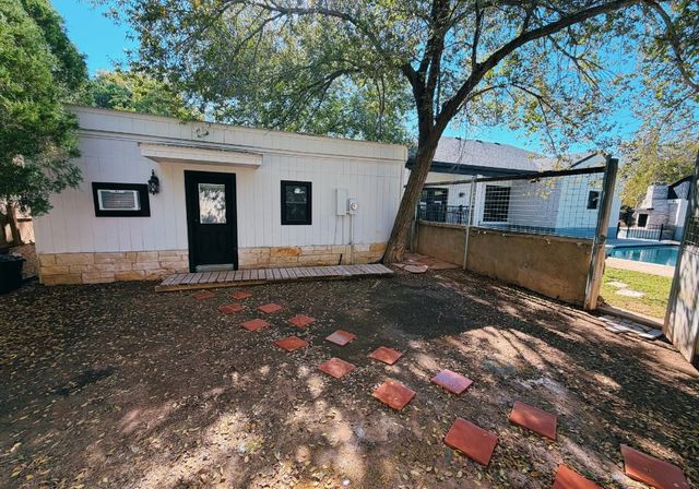 910 W Louisiana Ave, Midland, TX 79701