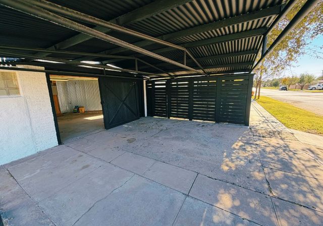 910 W Louisiana Ave, Midland, TX 79701