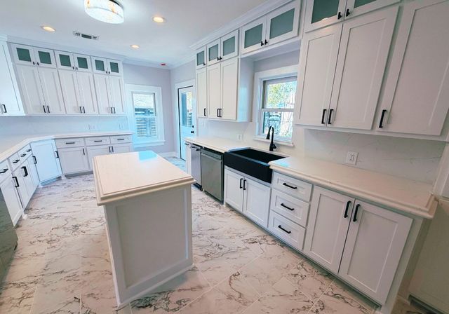 910 W Louisiana Ave, Midland, TX 79701