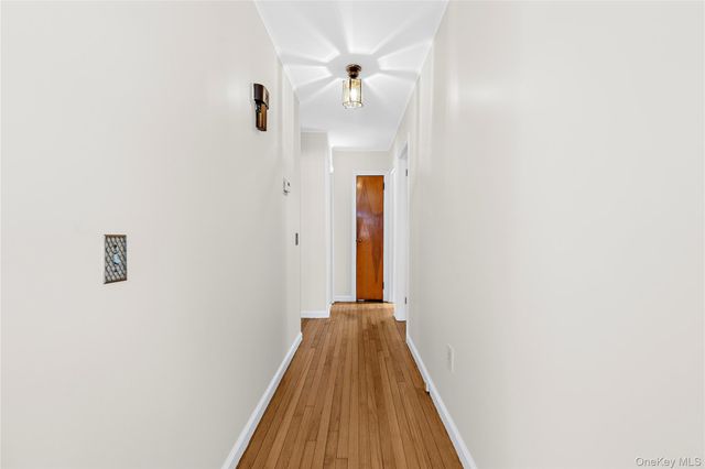 27 Simon Street, Babylon, NY 11702