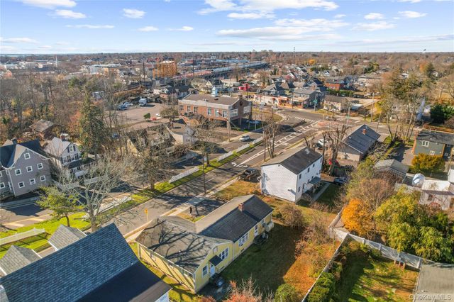 27 Simon Street, Babylon, NY 11702