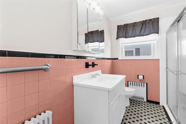 27 Simon Street, Babylon, NY 11702