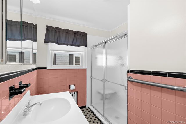 27 Simon Street, Babylon, NY 11702