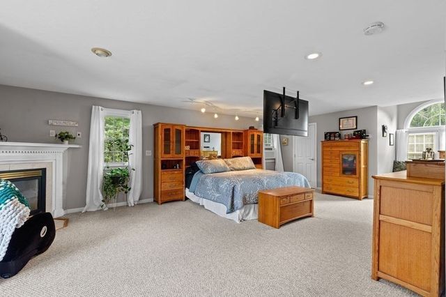 55 Bay Farm Drive, Plymouth, MA 02360