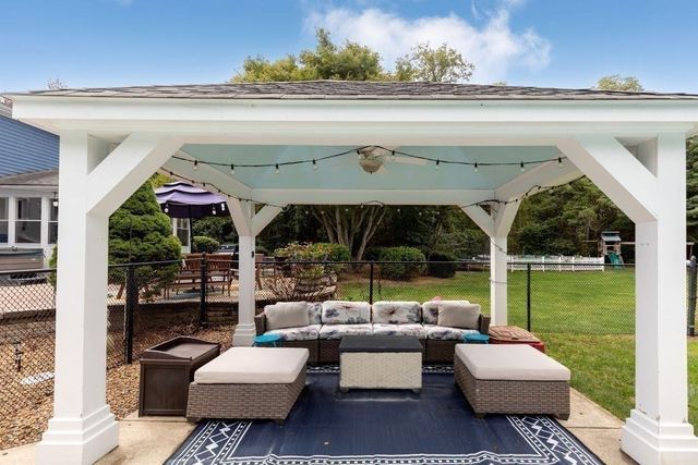55 Bay Farm Drive, Plymouth, MA 02360