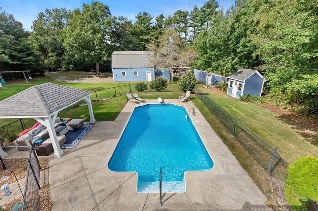 55 Bay Farm Drive, Plymouth, MA 02360